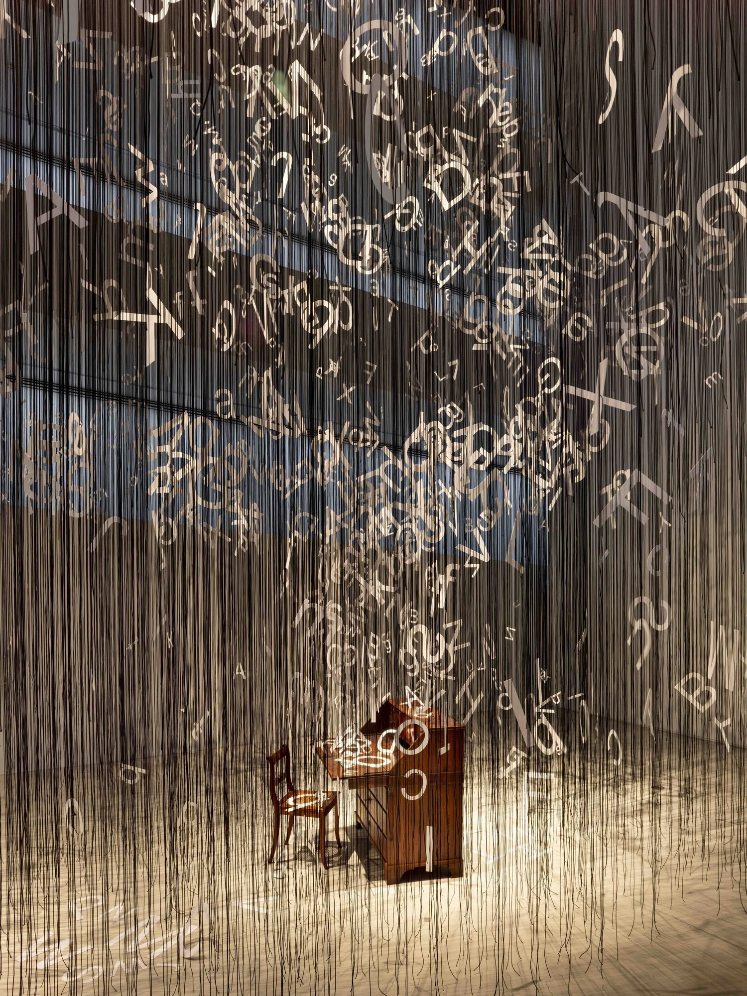 CHIHARU SHIOTA–塩田千春